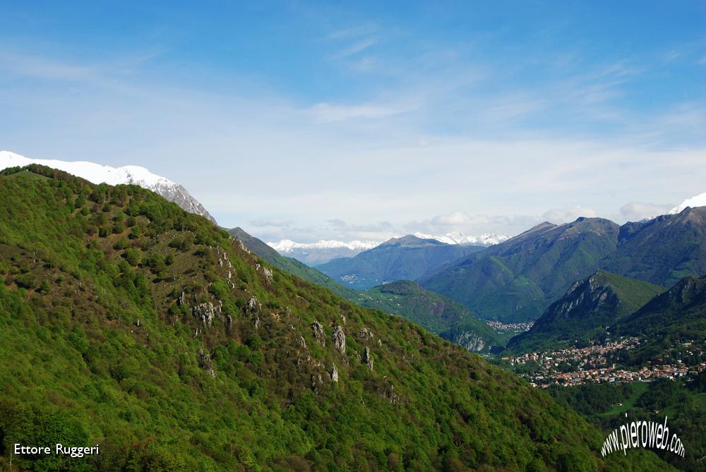 2 - vista sulla Valsassina.JPG